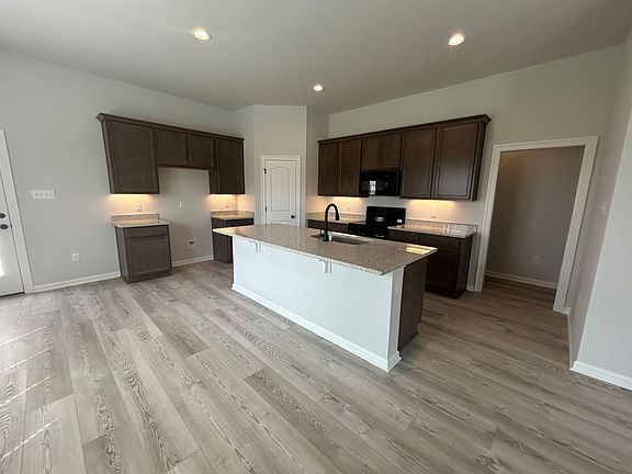 3rd image of 326 Tregre Ln