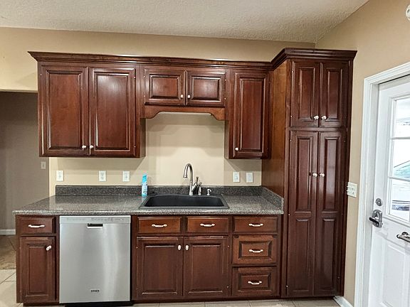 5th image of 274 Summertree Rd