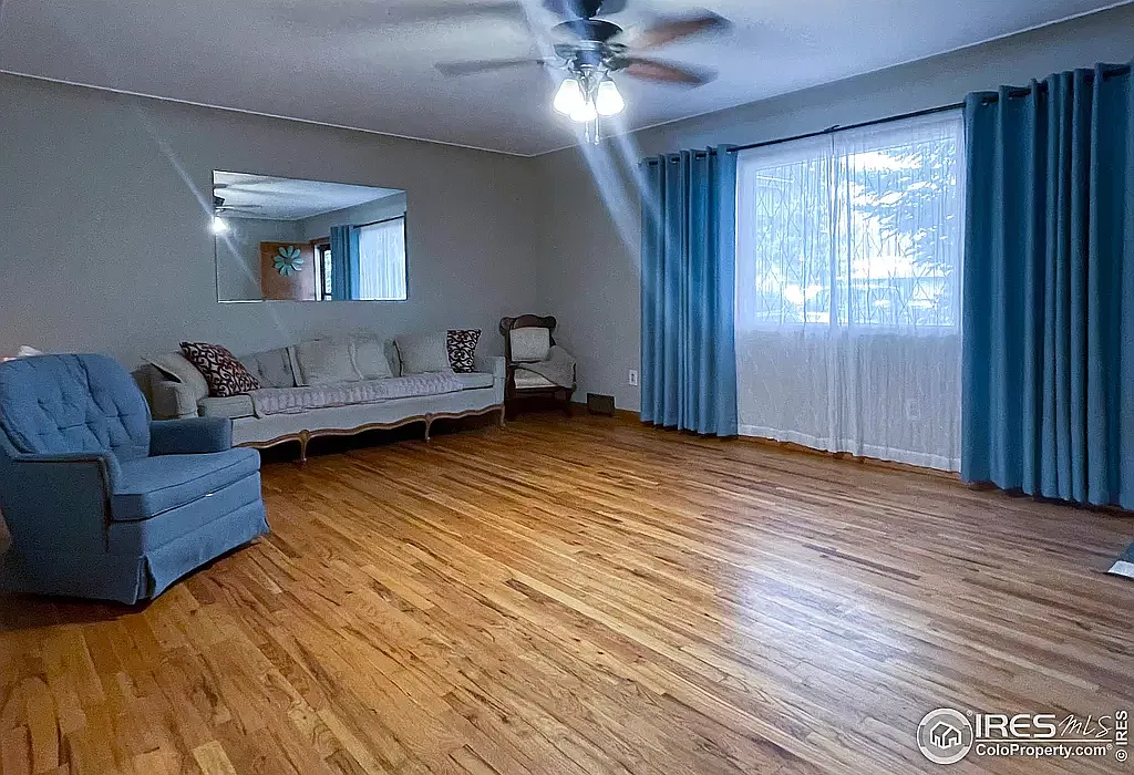 5 bed, 2470 sqft, $1,800 — Photo 2