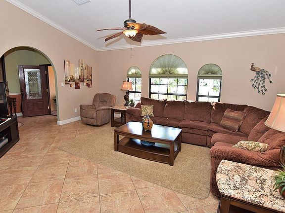 Living room - view 2