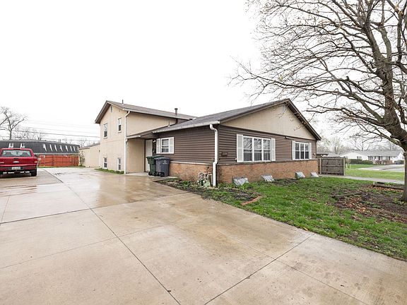 2nd image of 1160-1162 McCarley Dr W #1160