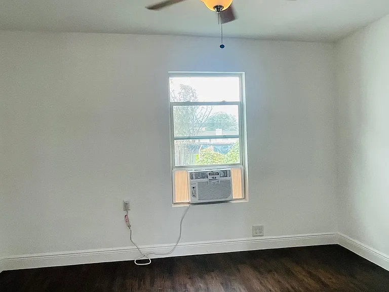413 N Live Oak St #2 — Photo 5