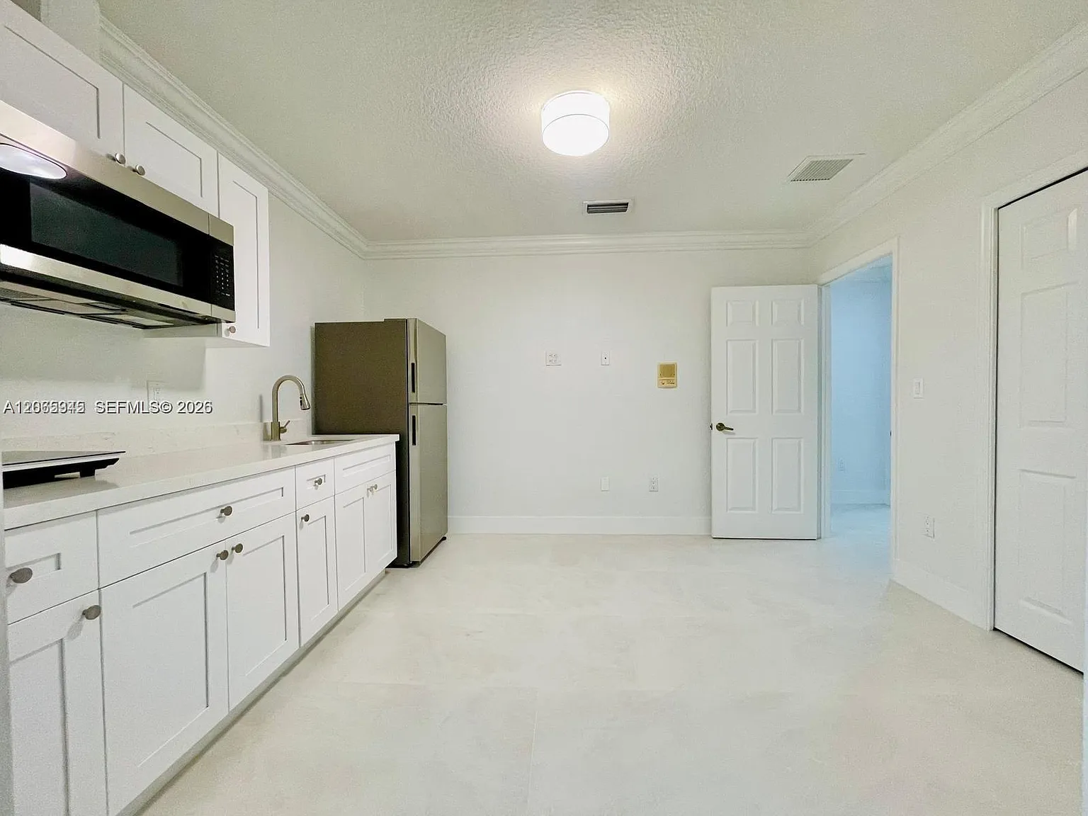 Soto Mansions — Photo 4
