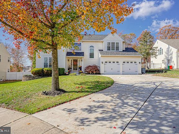 3rd image of 207 Branchwood Ct
