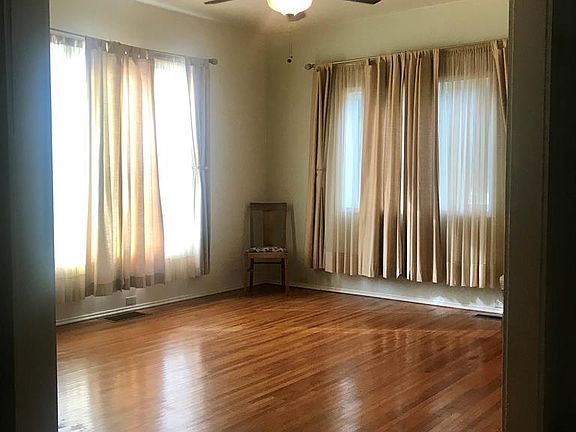4th image of 411 E Tremont St