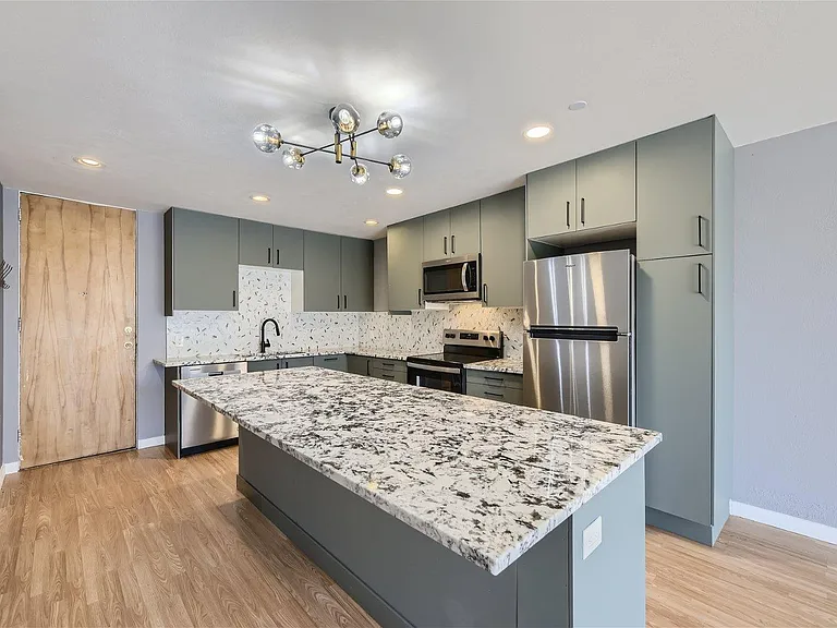 1050 N Corona St #107 — Photo 6