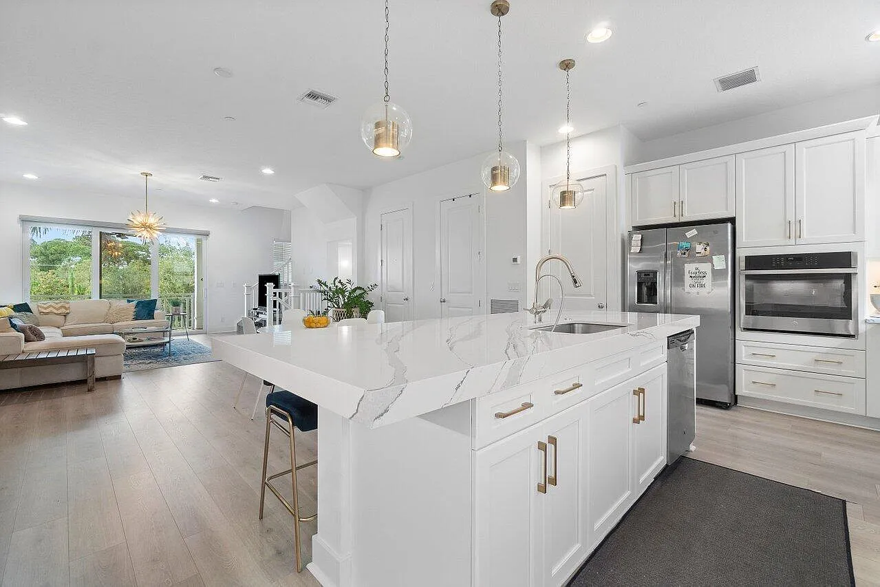 4 bed, 3.5 bath, 2252 sqft, $5,400 — Photo 4