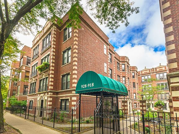 3rd image of 926 W Ainslie St APT 1S