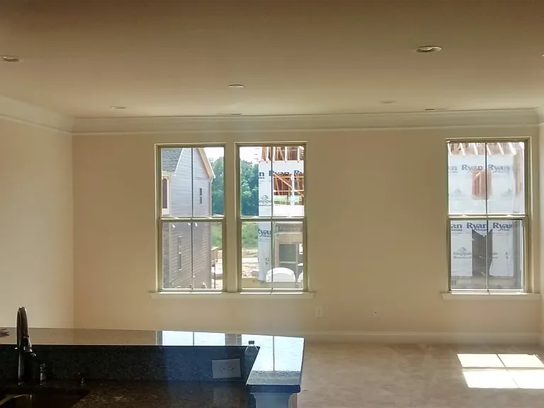2114 Whitesmith Dr — Photo 2