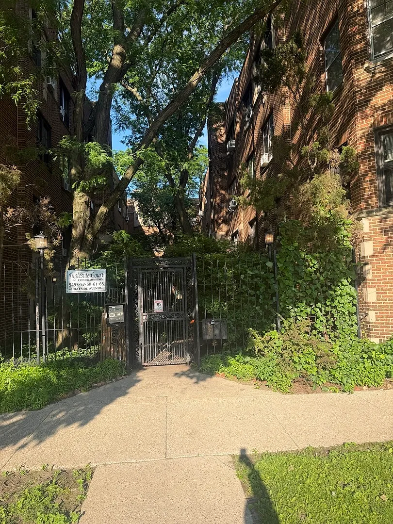 2 bed, $2,300 — Photo 1