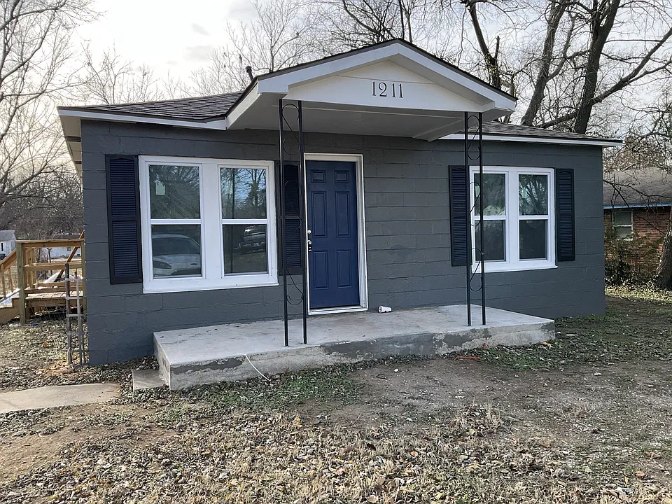 1211 E Margaret St