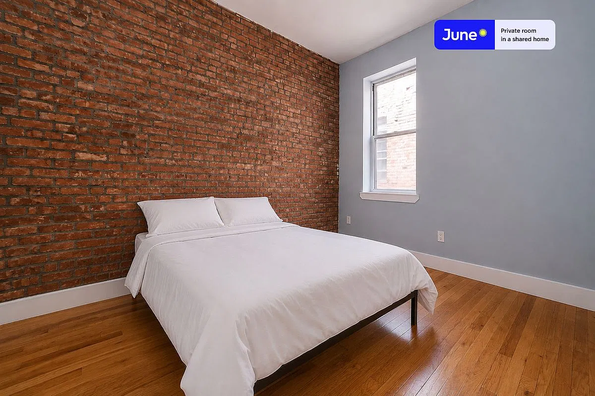 886 Jefferson Ave — Photo 1