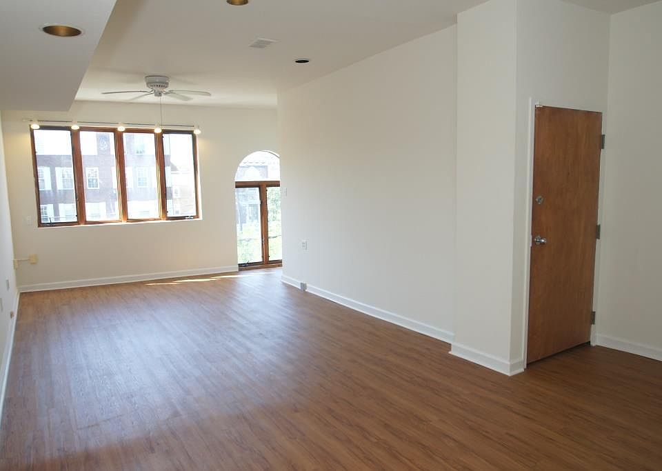 1st image of 333 Bainbridge St Floor 3