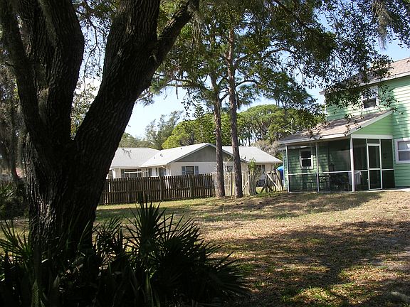 4th image of 551 Lewis St