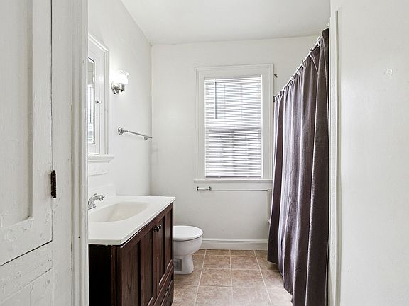 3rd image of 1723 Broadway St