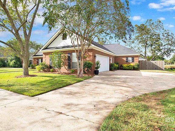 3rd image of 10585 Bridges Dr N