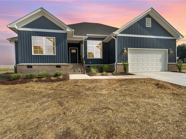 126 Galliher Rd, Harmony, NC 28634