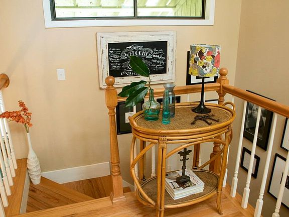 Foyer to downstairs