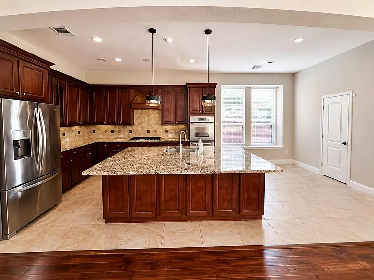 127 Lindenberry Cir — Photo 9