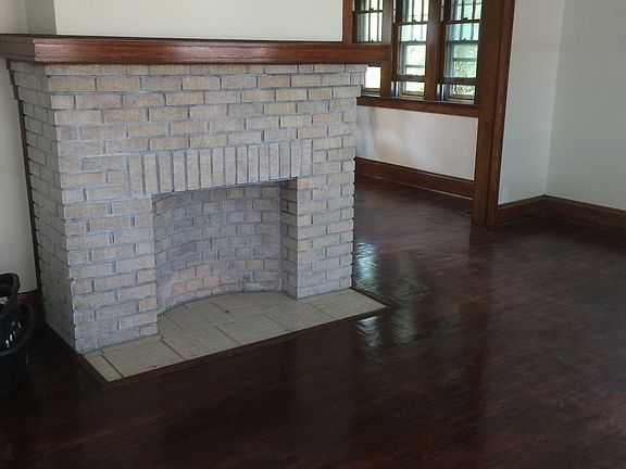 3rd image of 1391 W Town St