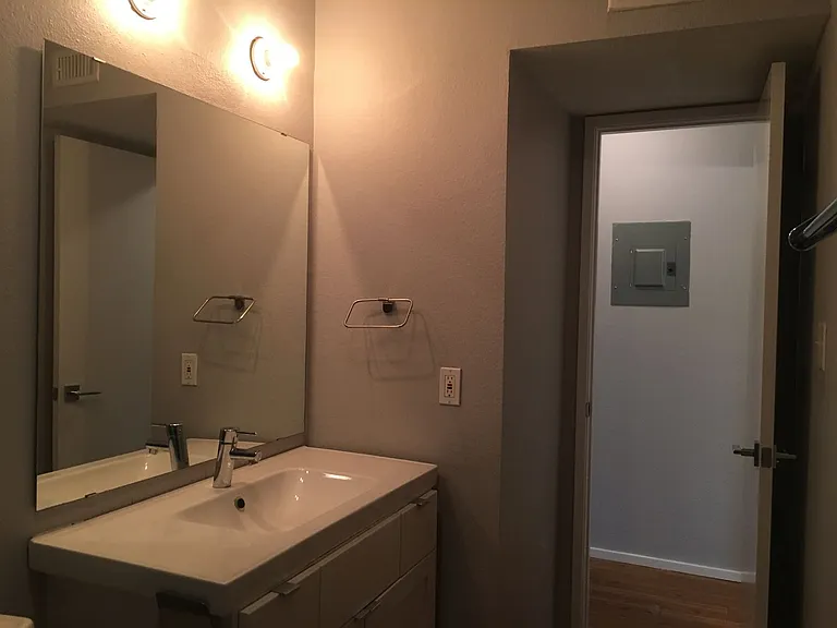 5306 Woodrow Ave — Photo 7
