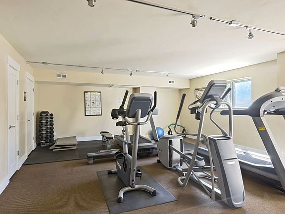 4th image of 230 E Broadway #603