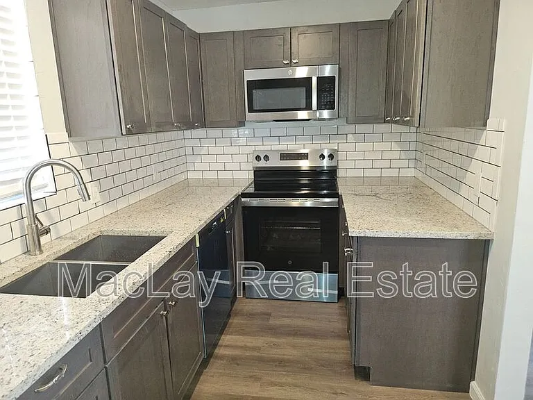 524 W 3rd Pl — Photo 5