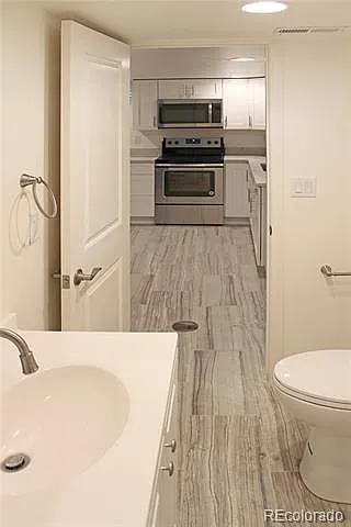 1547 N High St #4 — Photo 5
