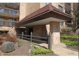 1621 Mission Hills Rd #N-107, Northbrook, IL