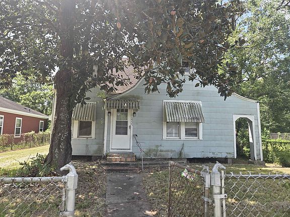 2nd image of 2225 Fillmore St