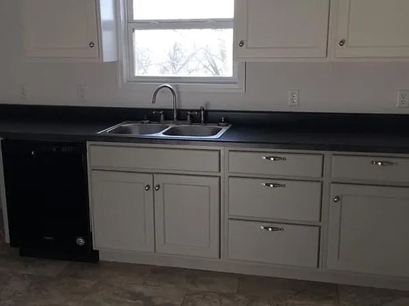 808 Adams St, Corning, IA 50841