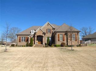 117 Lochmeade Dr, Atoka, TN 38004