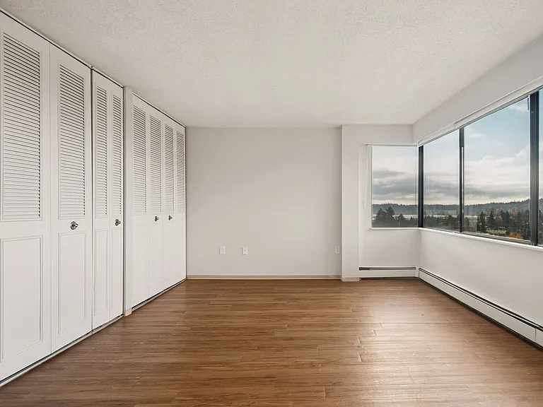 1959 Marine Dr — Photo 38