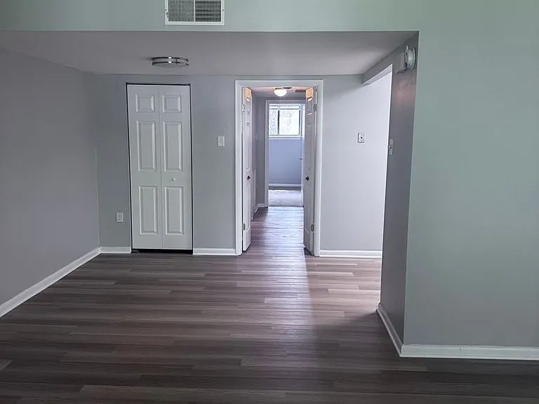 Valley Brook Apartments — Photo 16