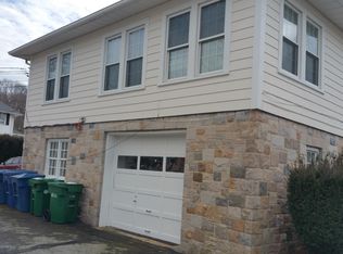 3 E Bishop St, Waterford, CT 06385