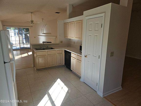 4th image of 7827 Spring Branch Dr S