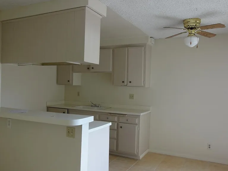 306 Spencer Ave #D — Photo 4
