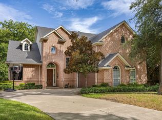 5832 Forest Bend Pl, Fort Worth, TX 76112