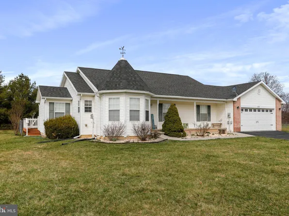 121 Blossom Dr, Martinsburg, WV 25405