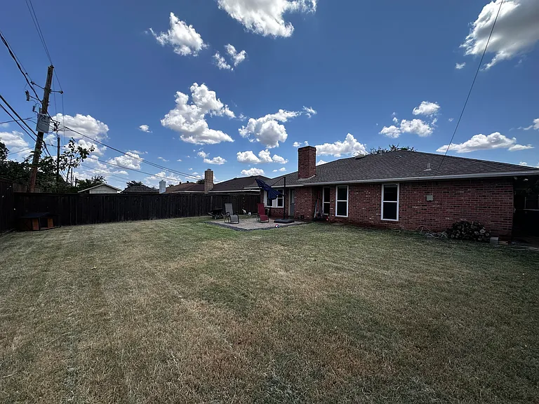2724 Southpark Ln — Photo 18