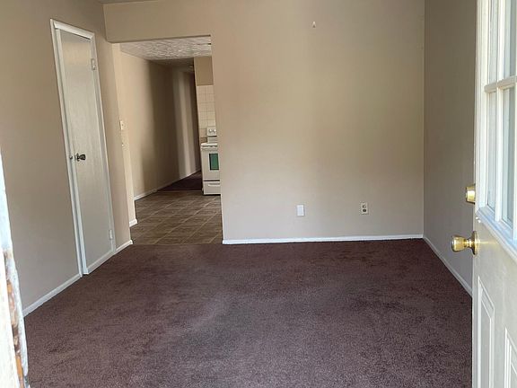 3rd image of 863 Oak St #863