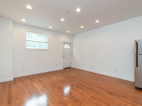 4th image of 1632 N Sydenham St #1