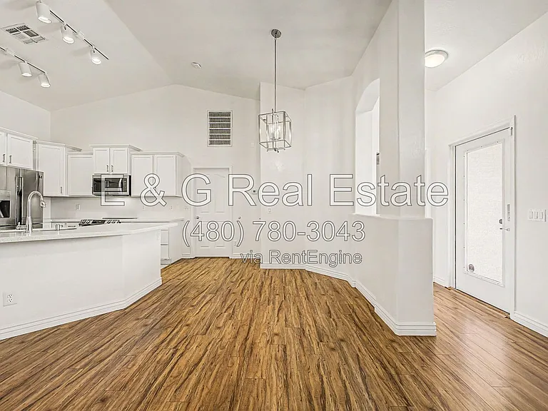678 W Fremont Dr — Photo 11