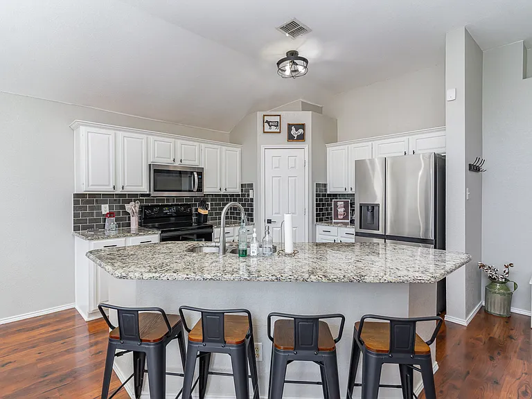 13608 Stauss Ln — Photo 6