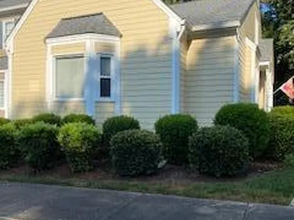 8331 Wycombe Ln, Raleigh, NC 27615