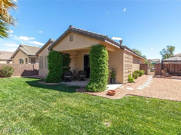 Beautifully landscaped pool sized yard...