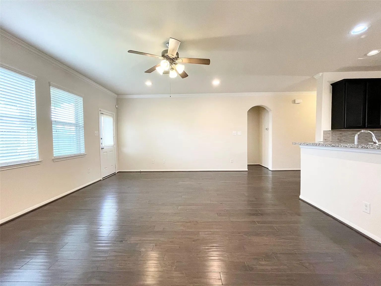 5 bed, 3.5 bath, 3076 sqft, $2,900 — Photo 4