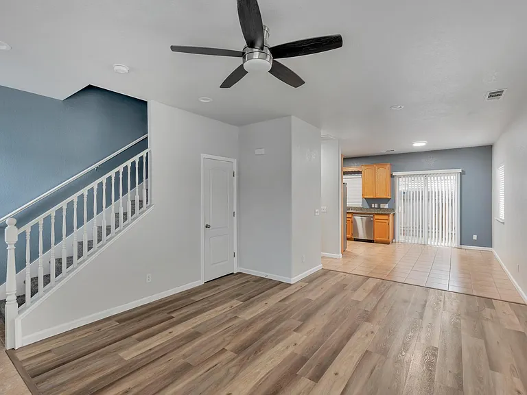 1061 Vermont Ave — Photo 4