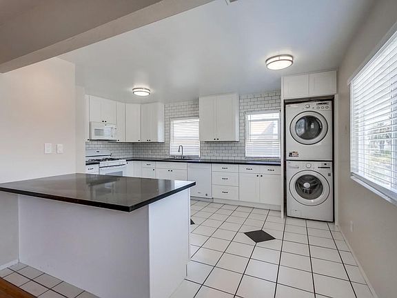 3rd image of 5244 La Jolla Mesa Dr