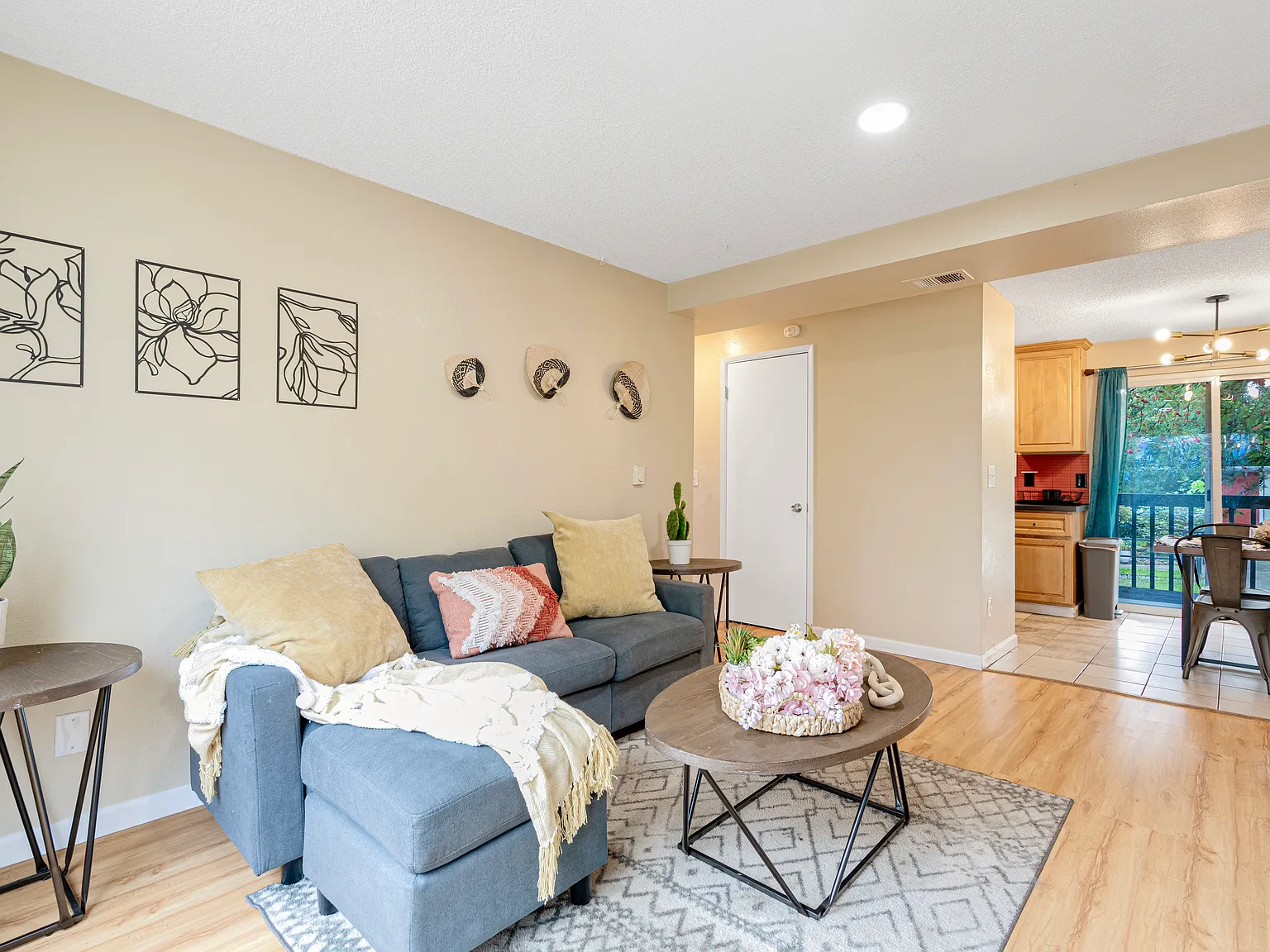 2 bed, 750 sqft, $1,550 — Photo 4